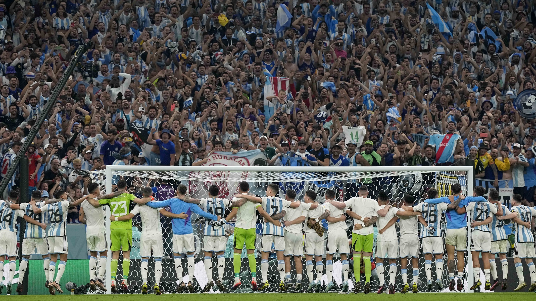 Argentínci tu oslavovali aj postup do finále, keď si v semifinálovom stretnutí poradili s Chorvátskom po výsledku 3:0. 