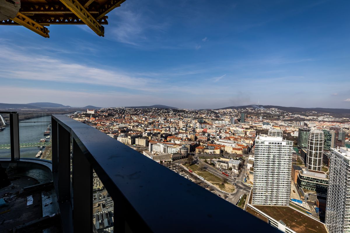 Výhľad z Eurovea Tower patrí k tým najlukratívnejším v hlavnom meste. 