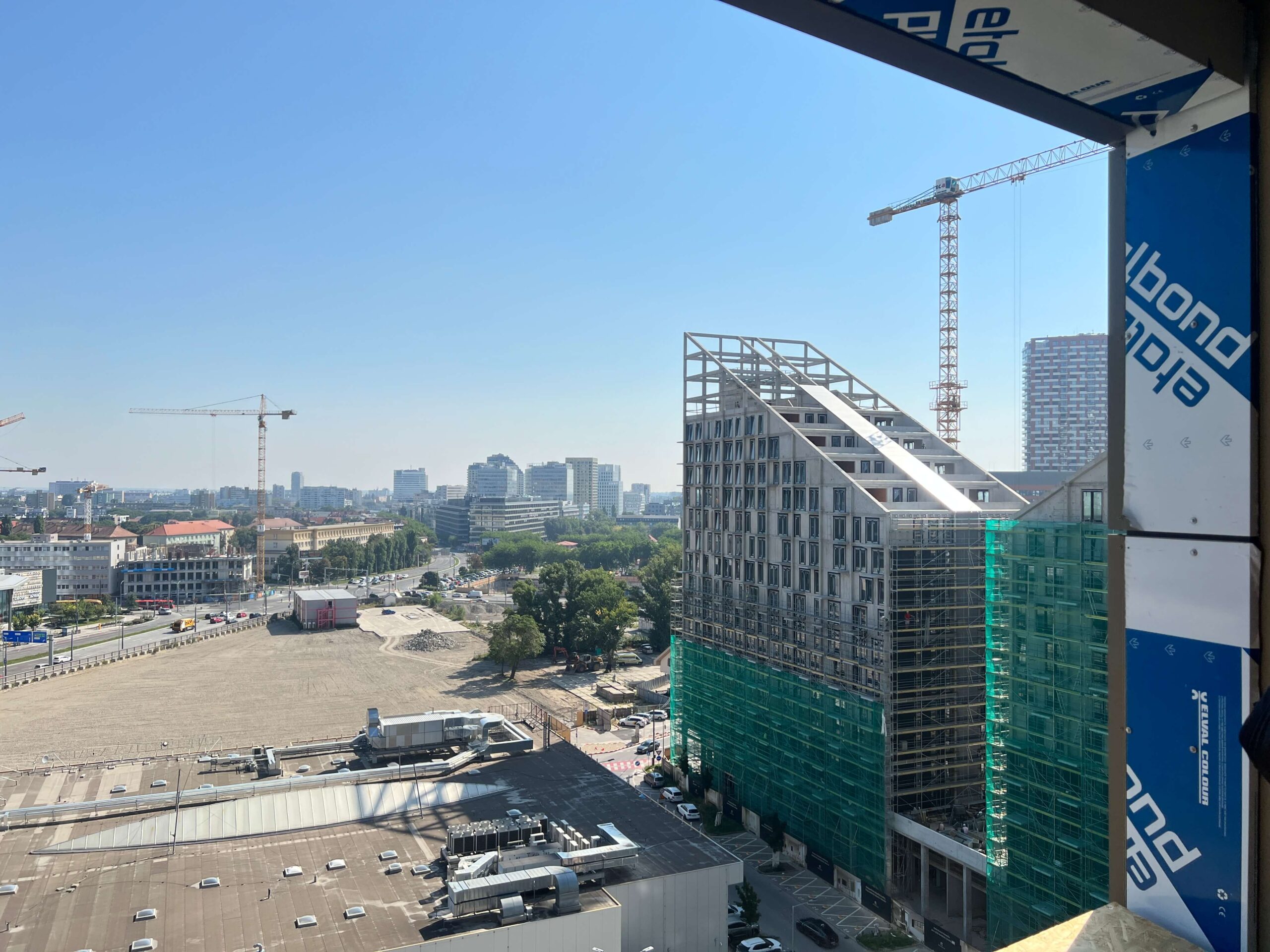 Výhľad z loggie jedného z bytov v Sky Park Residence 4