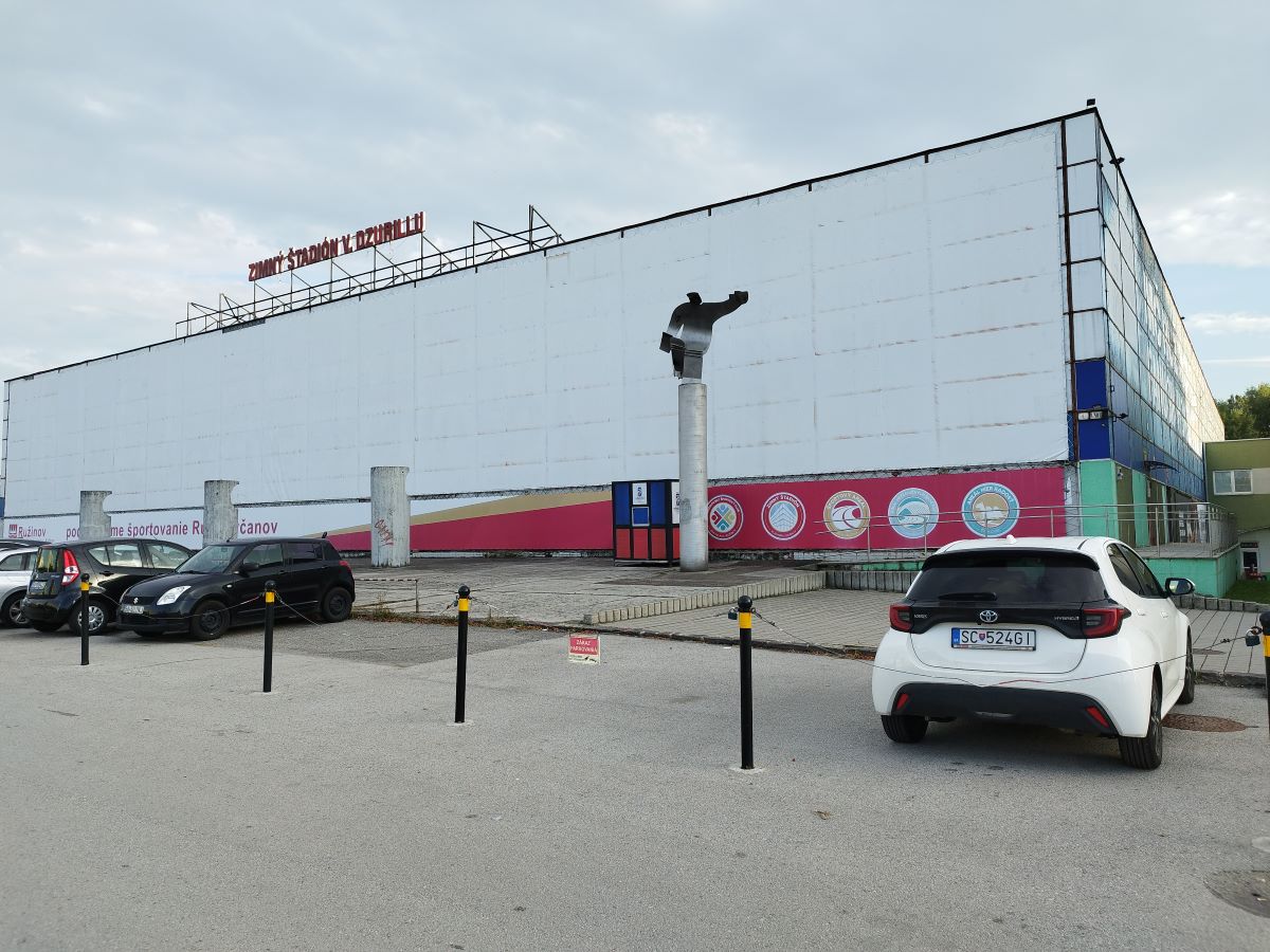 Súčasná hlavná hokejová hala Štadióna Vladimíra Dzurilu v Ružinove