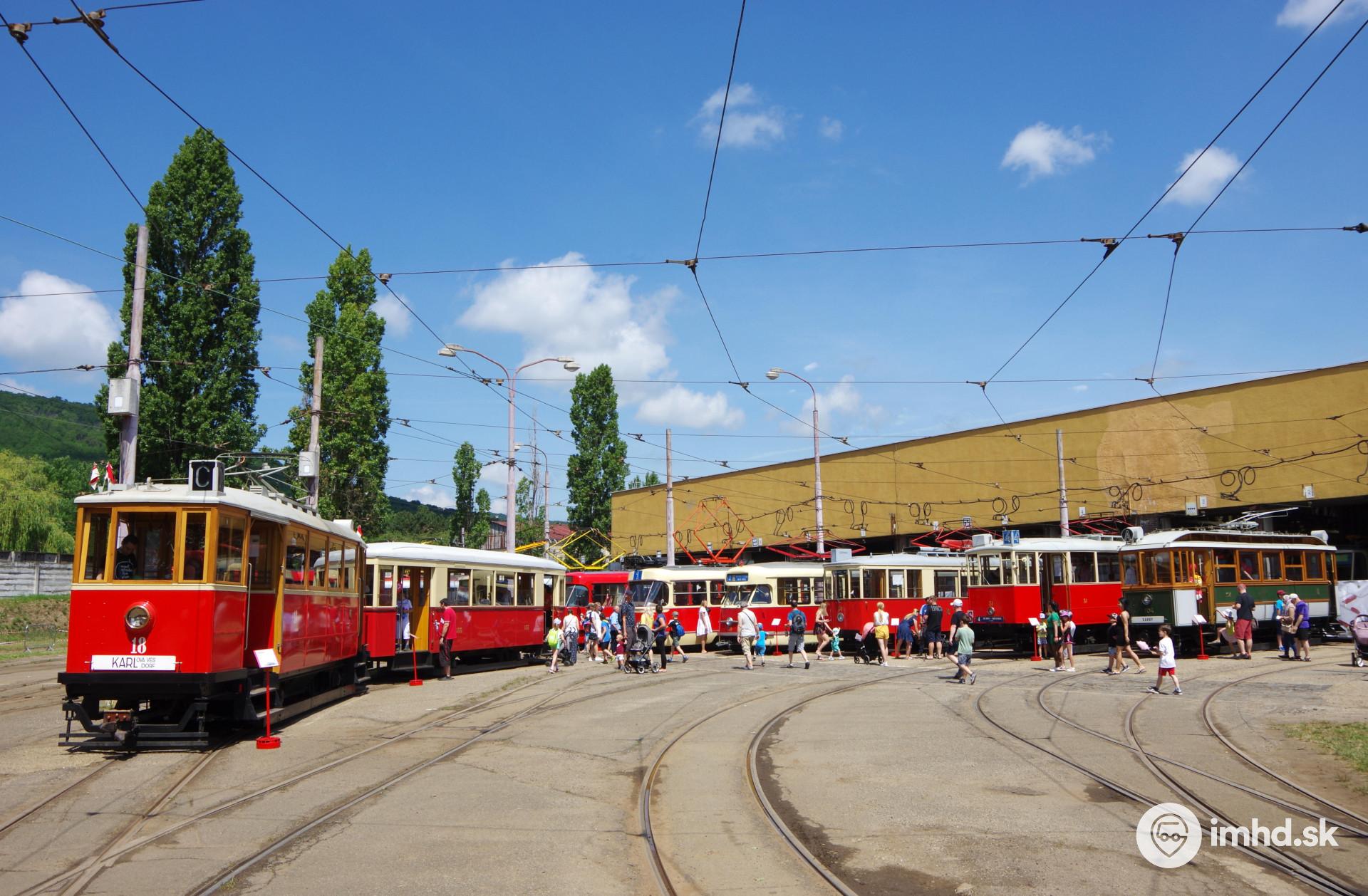 Historické električky dopravného podniku v Depe Krasňany