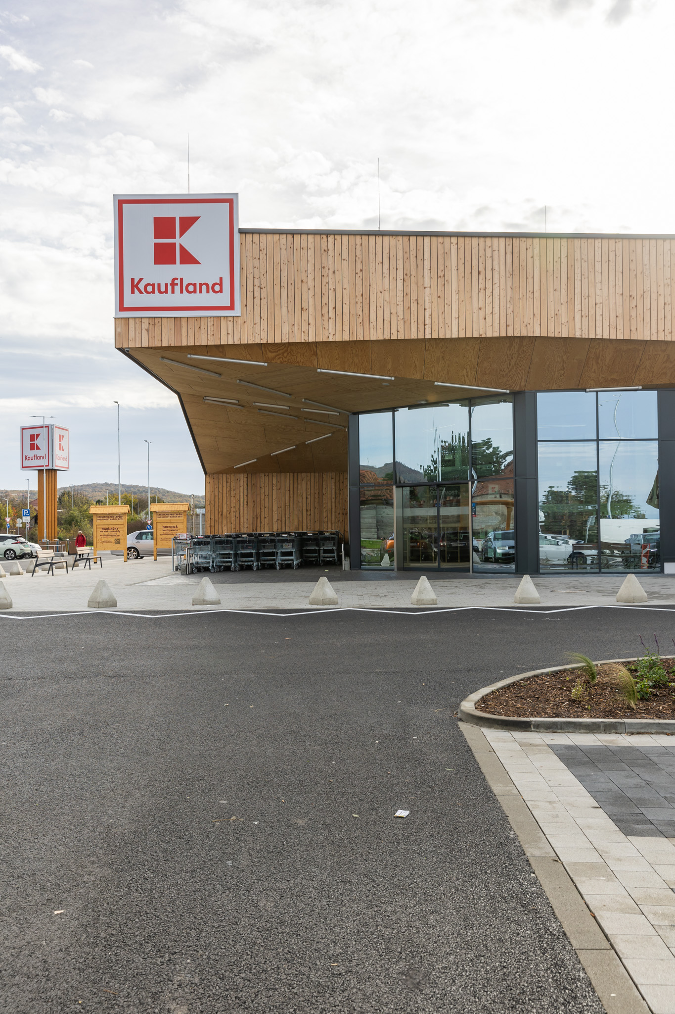 Kaufland, Bratislava–Záhorská Bystrica