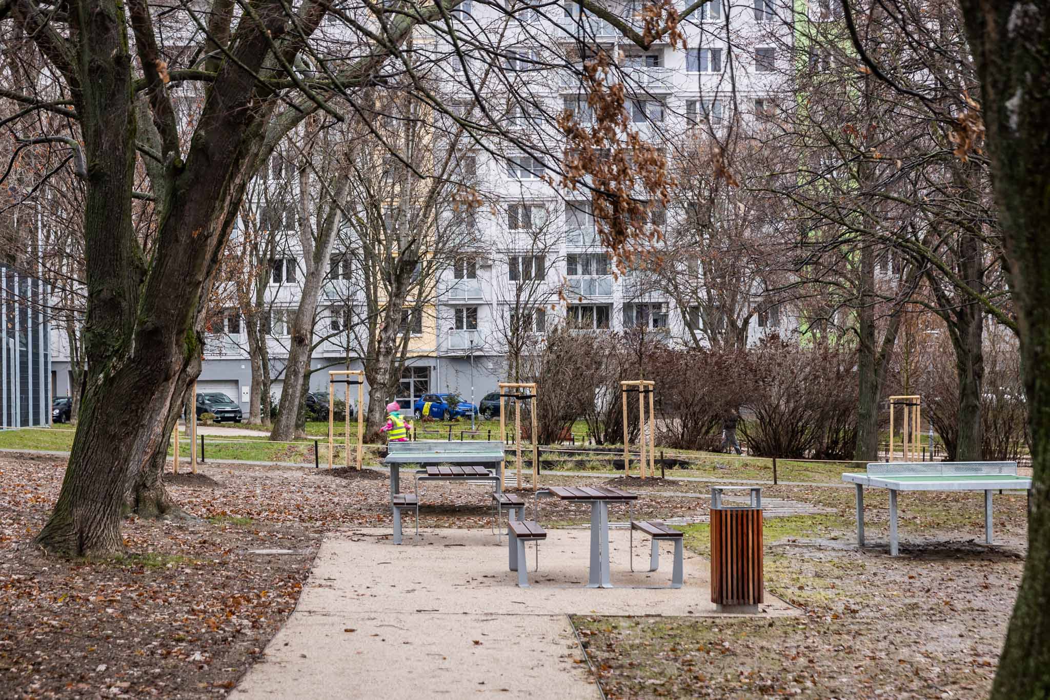 Zrevitalizovaný park na Račianskom mýte - nový mobiliár i pingpongové stoly