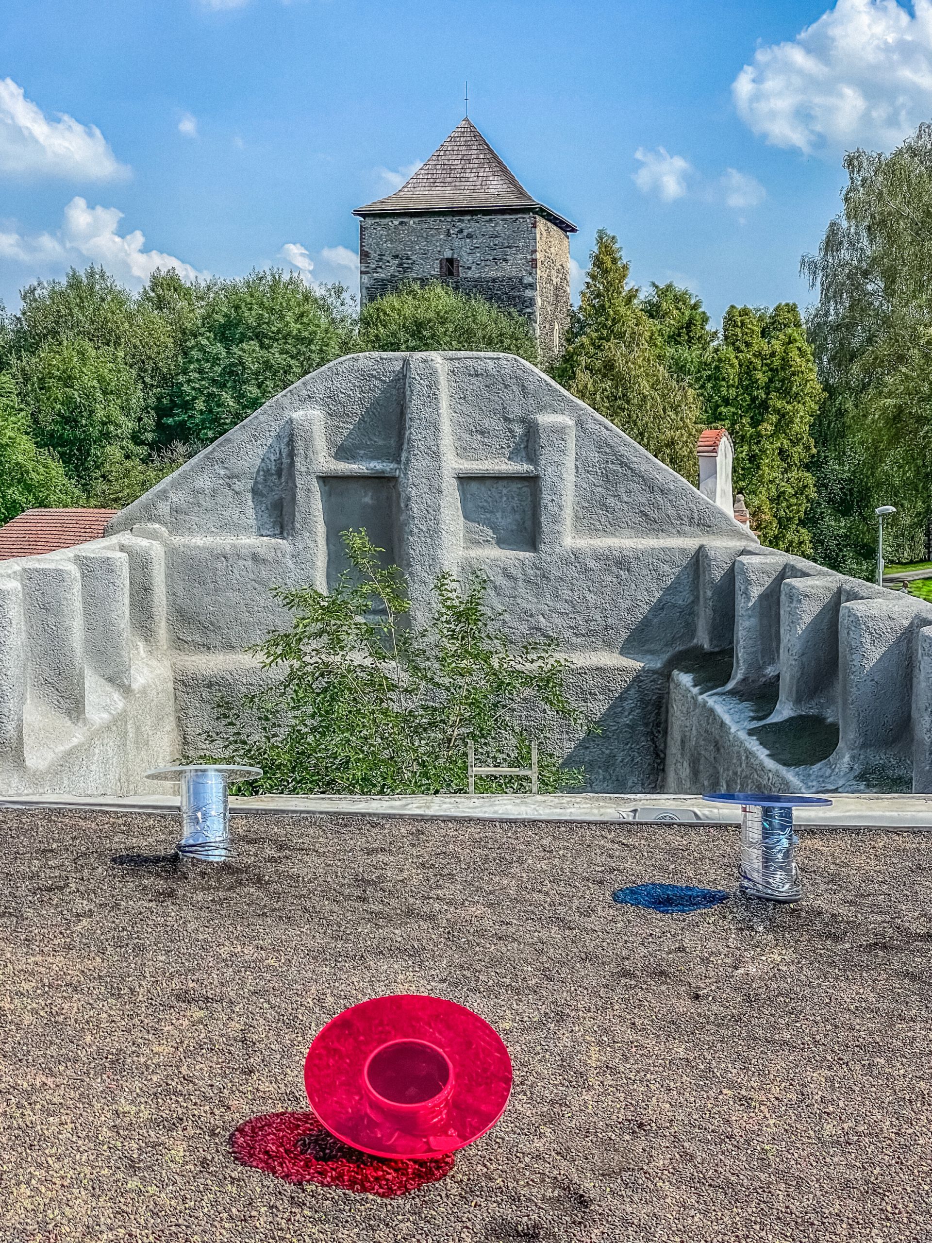 Areál statku pozostáva z rodného domu, pietnej záhrady a trvalej expozície v hospodárskej budove. 