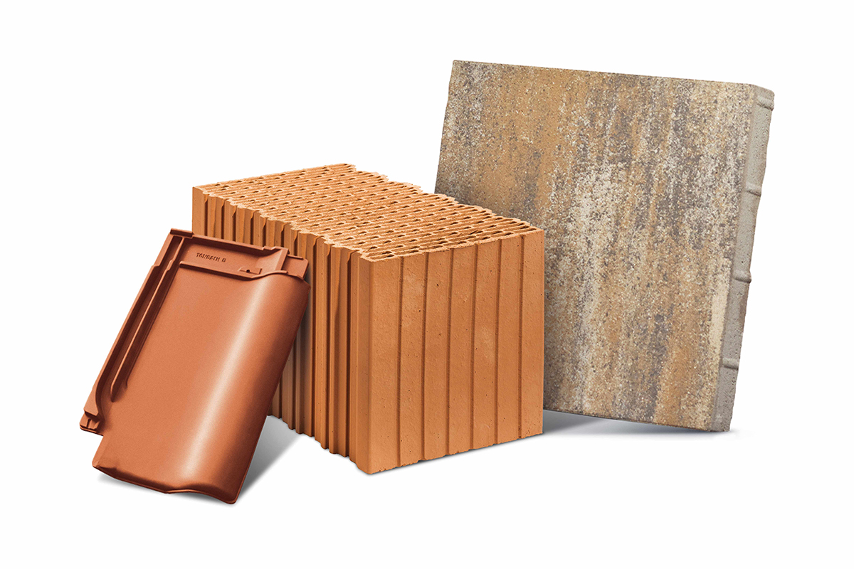 Wienerberger ponúka inovatívne riešenia pre moderné stavby – tehly, produkty pre šikmé i ploché strechy, ale aj betónové dlažby a doplnky do exteriéru. 