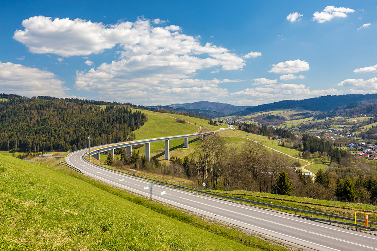 Nie všetky mosty na slovenských cestách sú v takomto stave, naopak, väčšina si vyžaduje rekonštrukciu. 