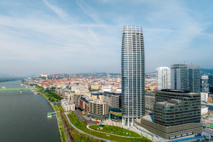 Medzi realizácie spoločnosti patrí aj prvý slovenský mrakodrap Eurovea Tower.