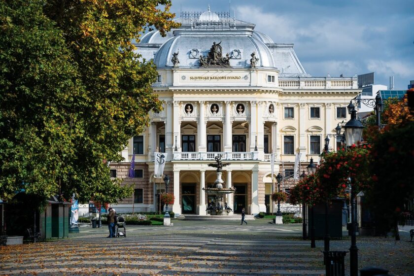 Rekonštrukcia v ďalších rokoch konečne čaká aj historickú budovu Slovenského národného divadla, ktorá je zatvorená od roku 2019.