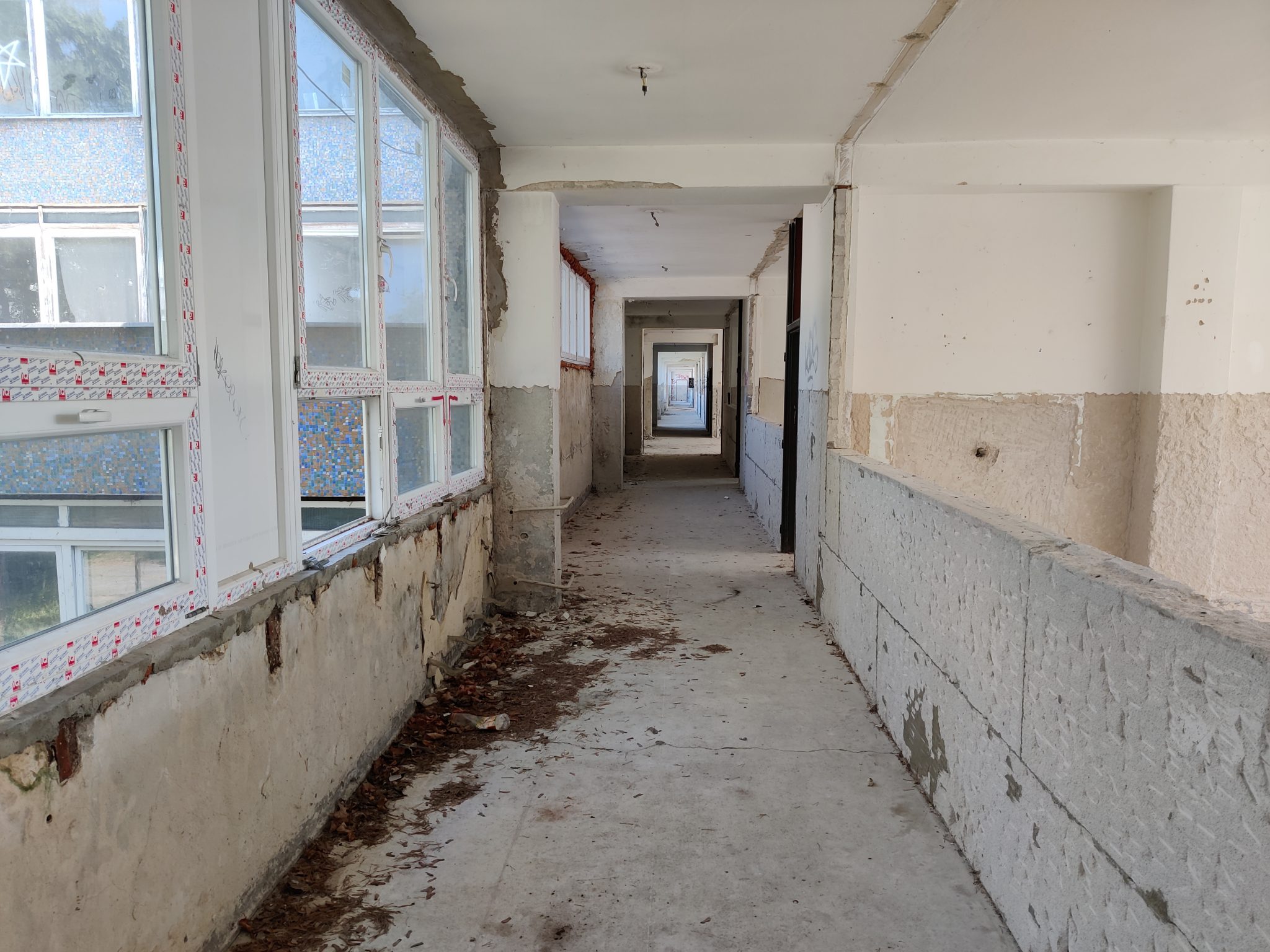 Ruinózny stav školy pred rekonštrukciou
