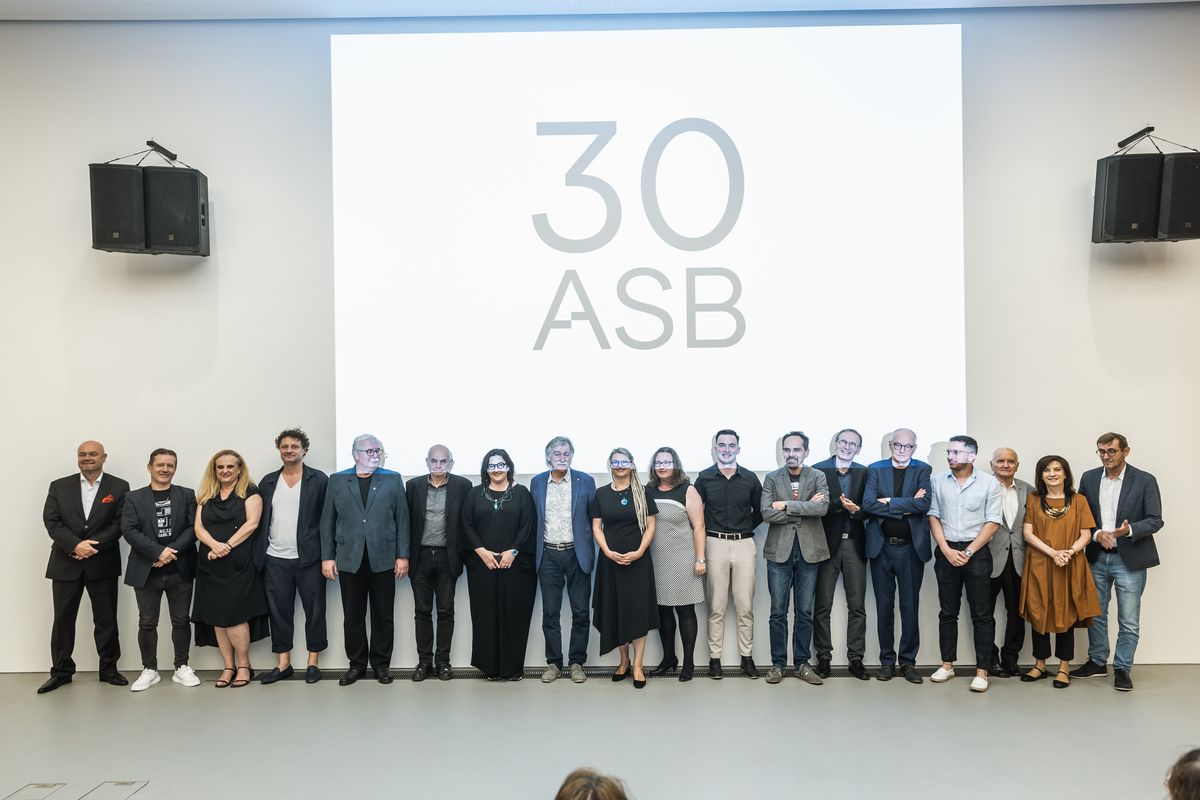 Oslava 30. výročia založenia časopisu ASB: Peter Halász, Martin Paško, Zuzana Zacharová, Ilja Skoček, Juraj Šujan, Pavol Paňák, Broňa Tarnócy, Bohumil Kováč, Denisa Kureková, Monika Voleková, Samuel Ďuriš, Andrej Alexy, Michal Bogár, Matúš Dulla, Andrej Sárkӧzi, Ivan Gürtler, Katarína Viskupičová.