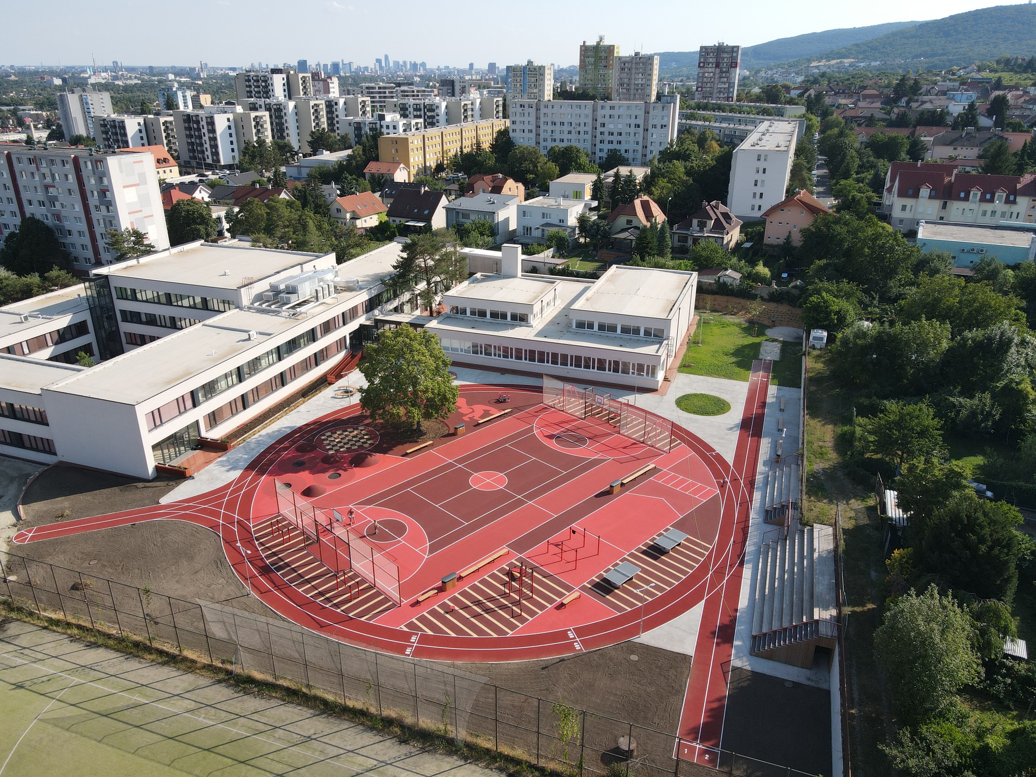 Dokončená prvá fáza športového areálu Základnej školy Plickova v rači