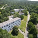 Bývalý školský areál Elektrovodu v Bratislave-Záhorskej Bystrici
