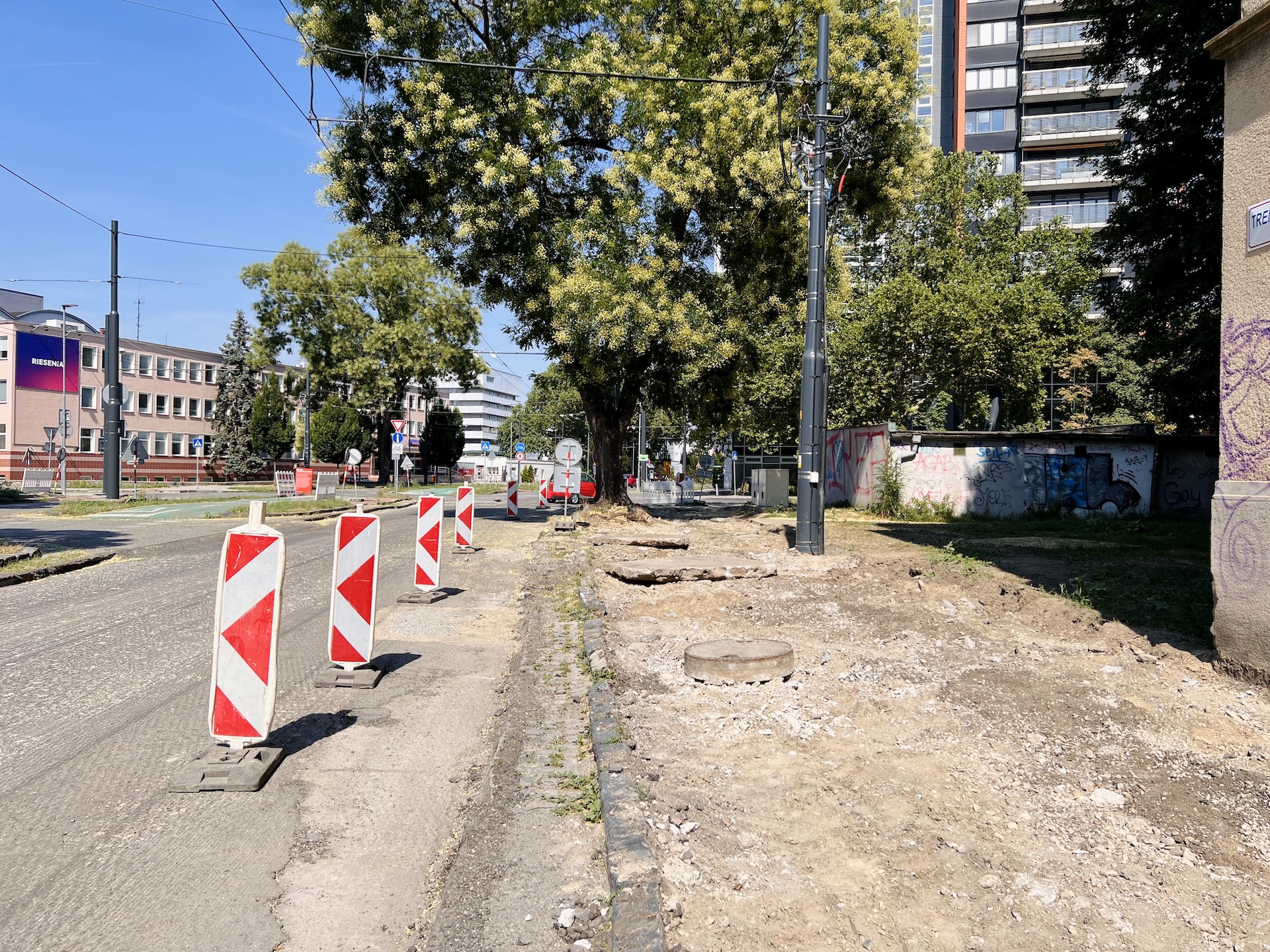 Aktuálny stav rekonštrukcie Trenčianskej ulice v Ružinove