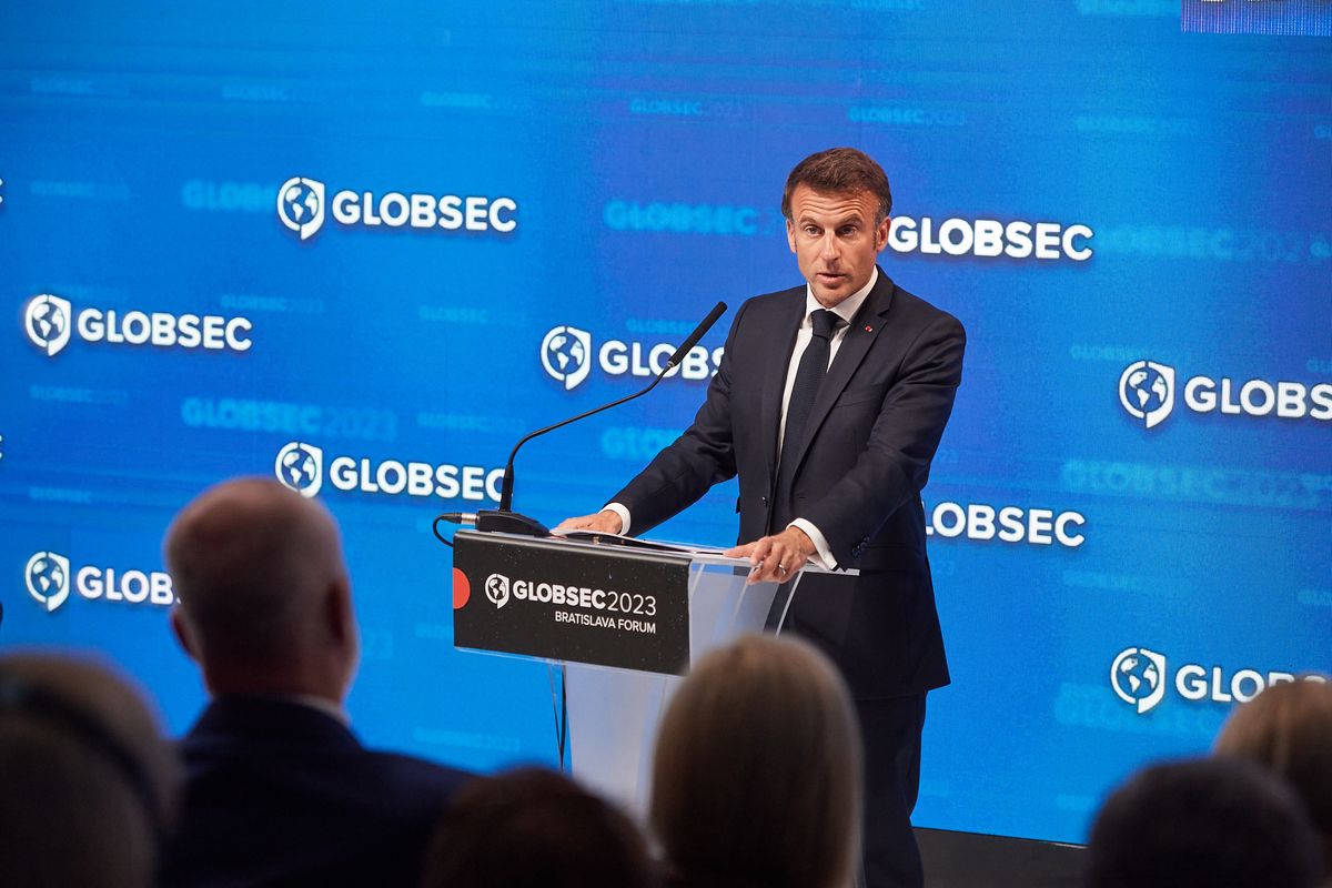 Časť prestížnej konferencie Globsec sa v roku 2023 uskutočnila v provizórnom stane. Jej hosťami bol aj francúzsky prezident Emmanuel Macron