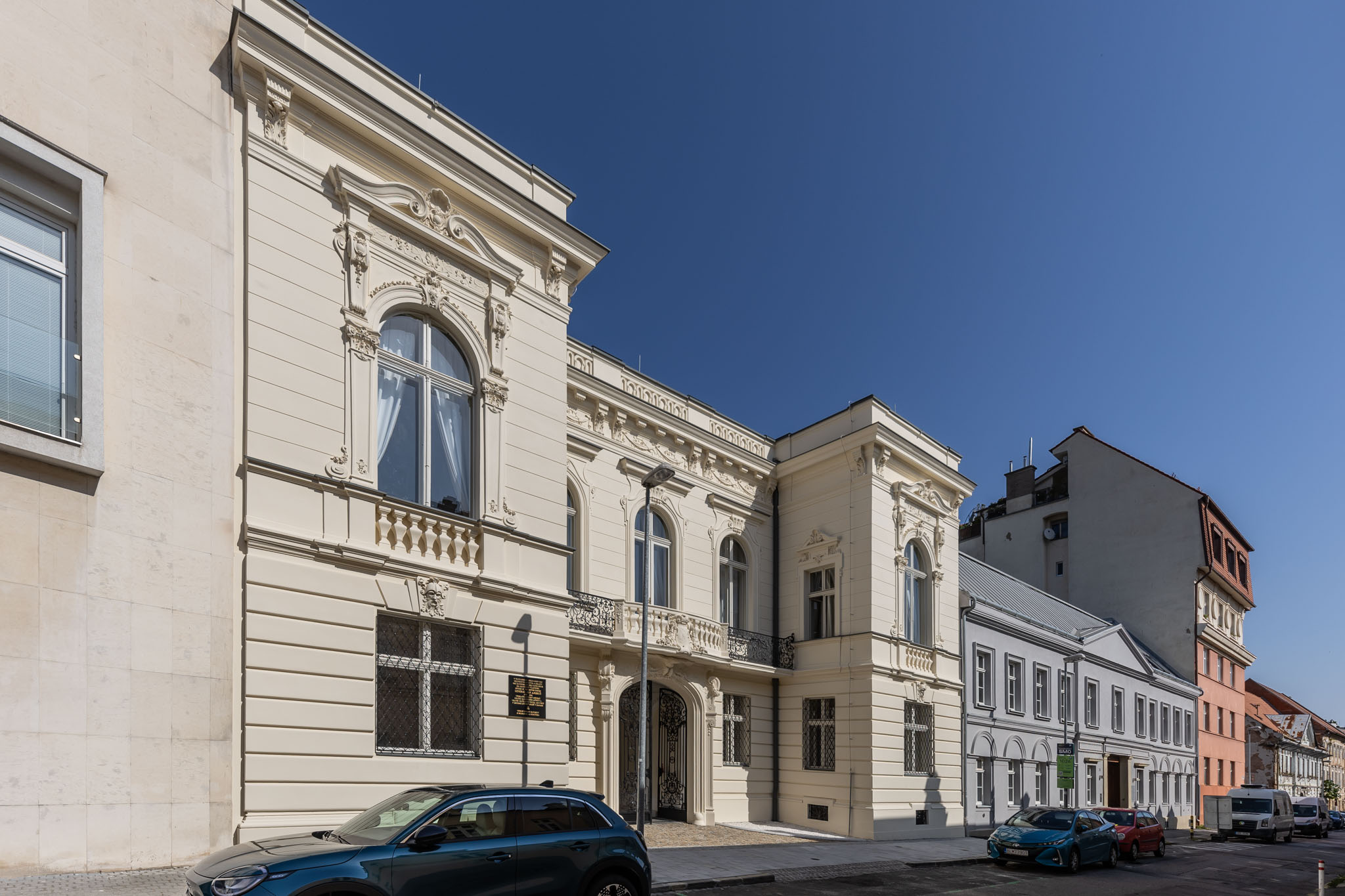 Zrekonštruovaný Georgievitsov palác, nazývaný Dom hudby - uličná časť fasády