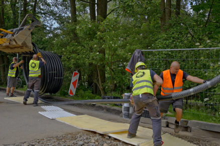 Obr. 5 Navinuté predizolované plastové potrubia na kotúči, Žďár nad Sázavou