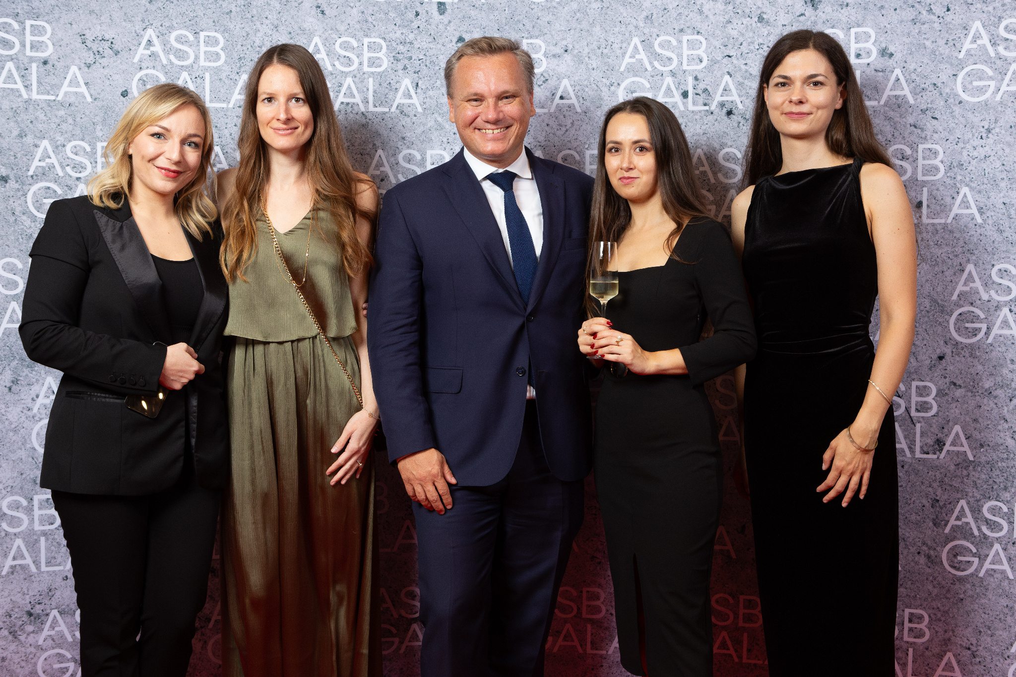 Eva Molčanová, Júlia Vinczeová, Peter Nitschneder, Barbora Dermeková, Natália Javorková, iO Partners