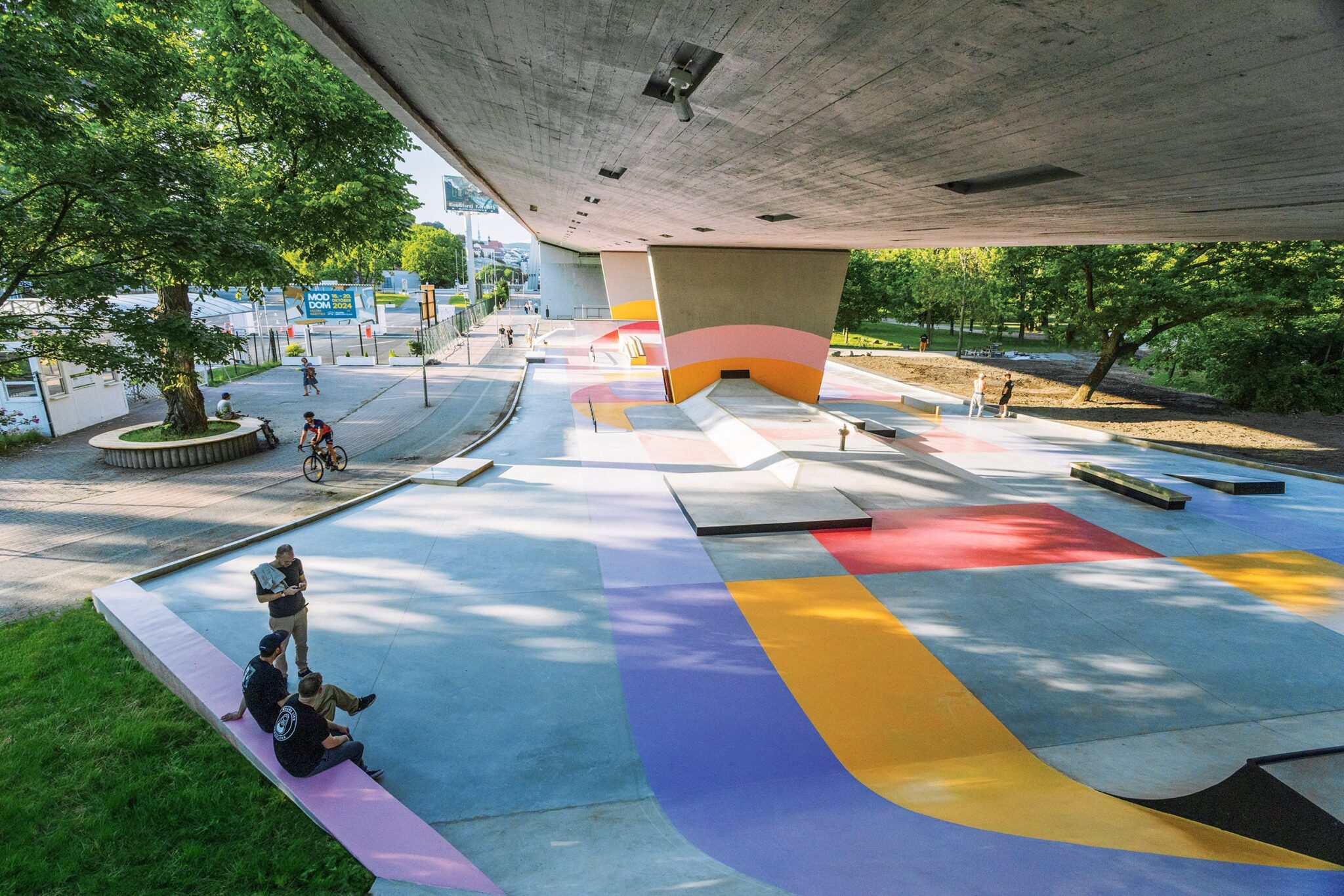 Skatepark s plochou 1 350 m2 sa zaraďuje medzi najväčšie na Slovensku. 