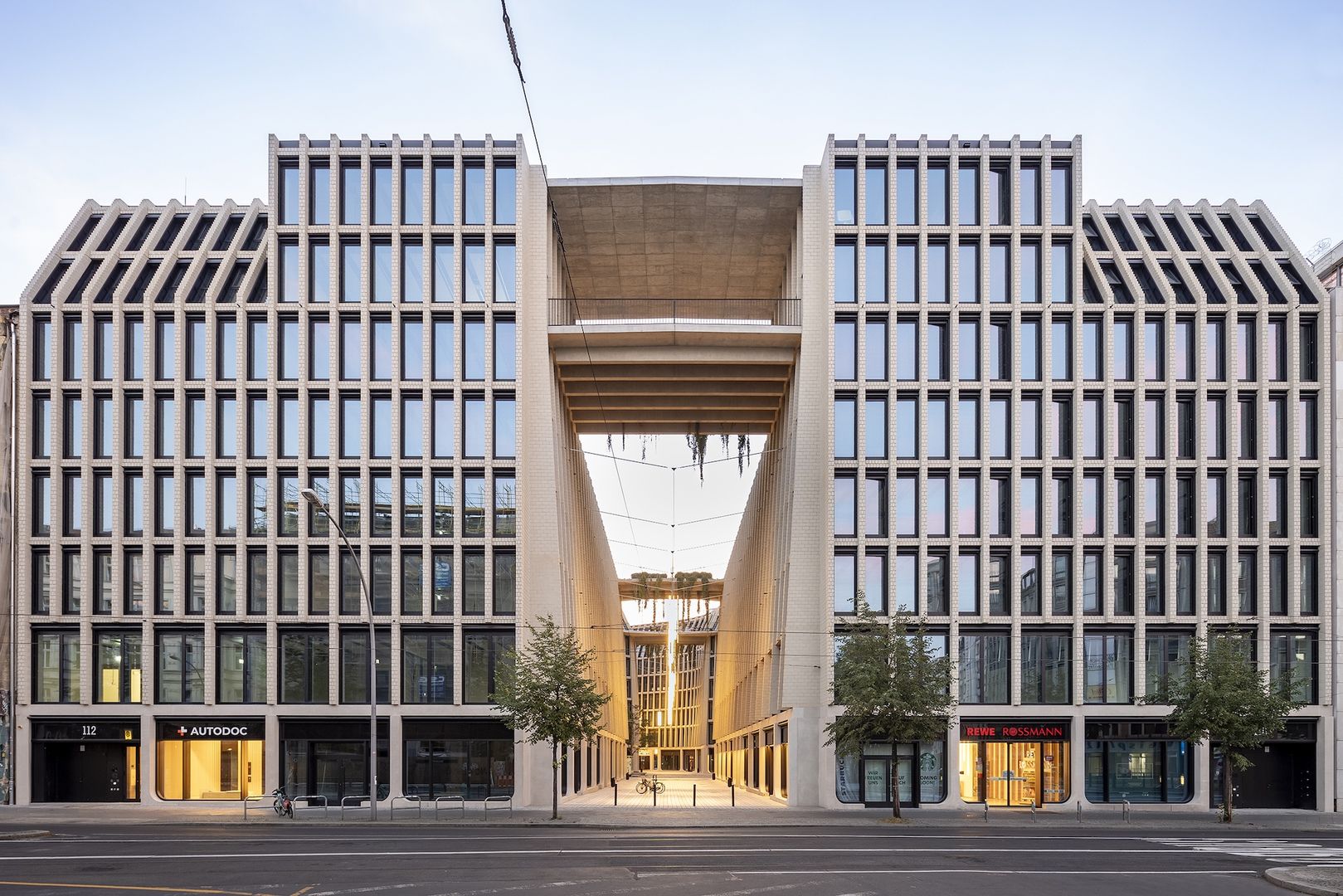 Projekt Am Tacheles v mestskej časti Berlín Mitte vdýchol život zanedbanému priestoru.