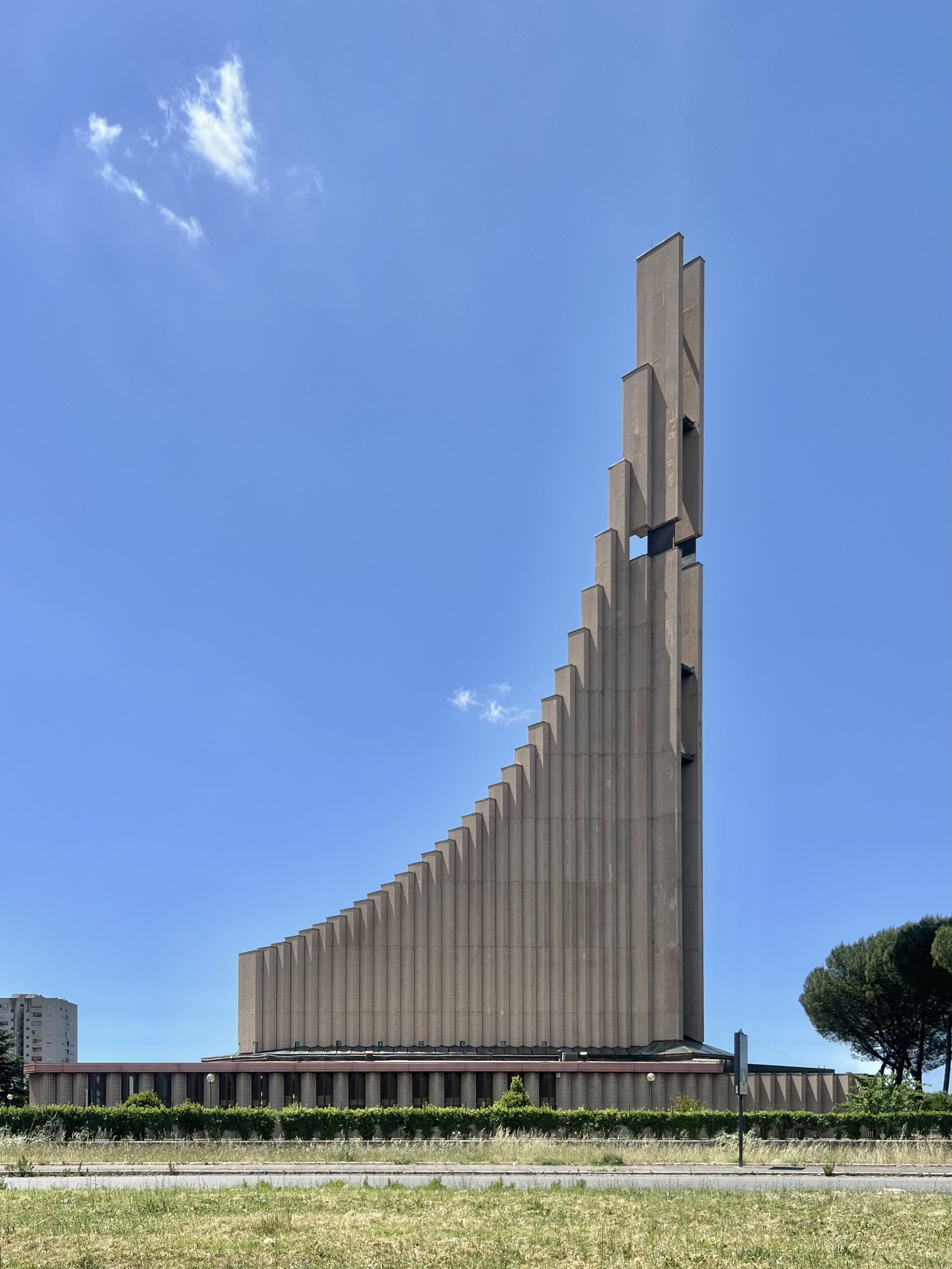 Kostol Chiesa Parrocchiale di Santa Maria Madre del Redentore, P. L.  Spadolini, R.  Morandi, 1987