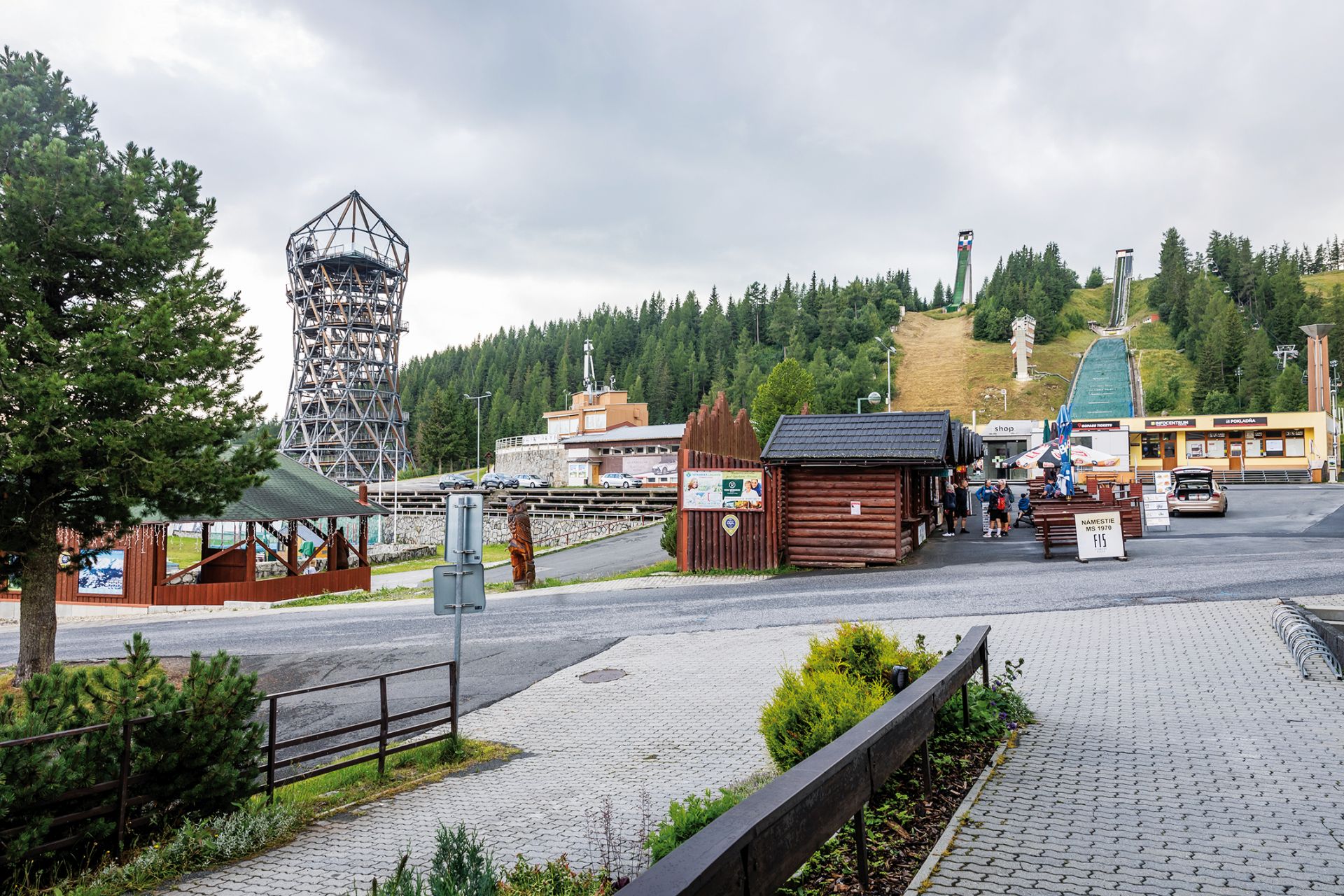 Výstavba Veže snov vzbudila rozporuplné reakcie verejnosti. 