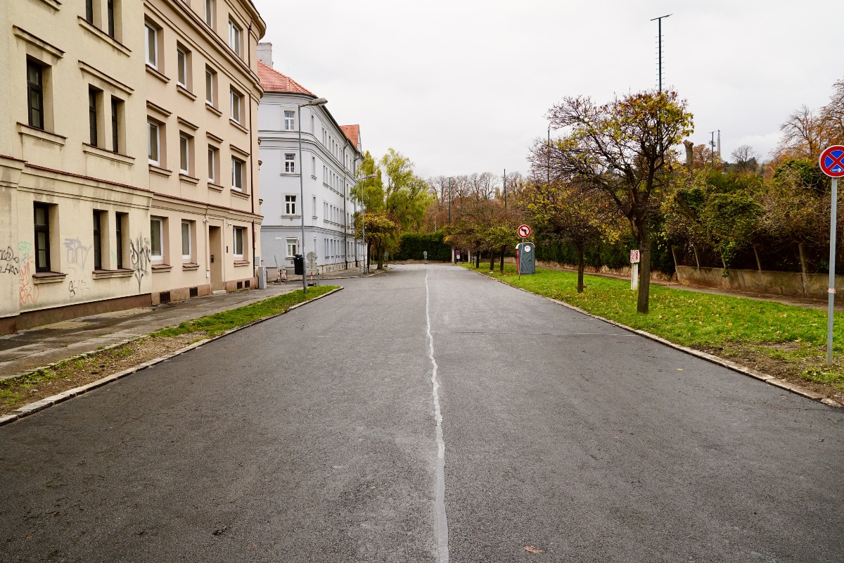 Zrekonštruovaná vozovka na Žabotovej ulici v Bratislave