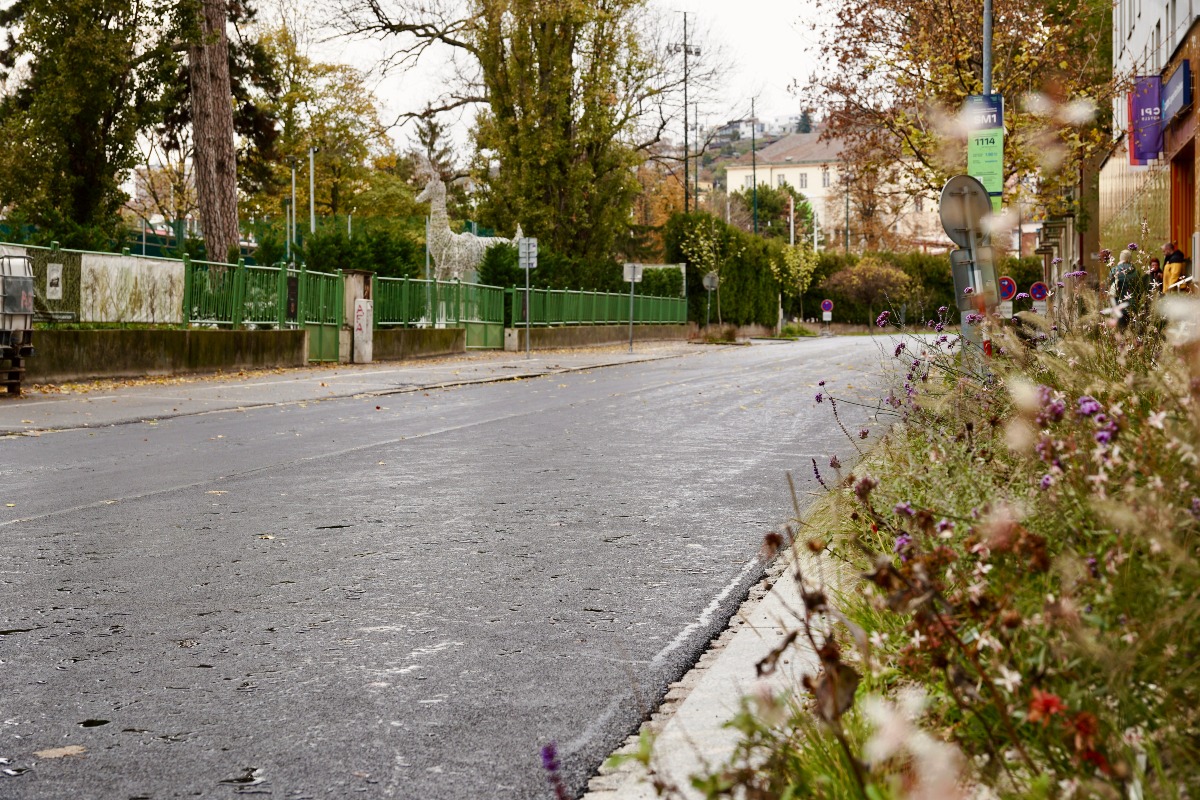 Zrekonštruovaná vozovka na Žabotovej ulici v Bratislave