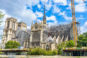 Pred piatimi rokmi ju poškodil veľký požiar: Otvoria katedrálu Notre-Dame v Paríži podľa plánu?