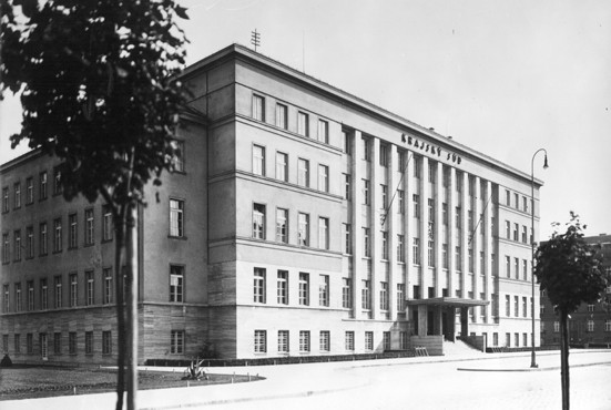 Historická fotografia Justičného paláca v Bratislave