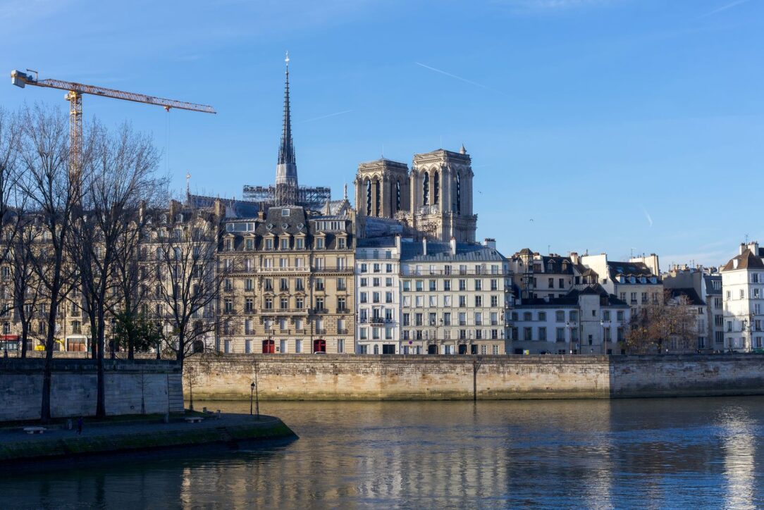 Paris,,France,,11.30.2024,View,From,The,Riverbank,Of,The,Seine