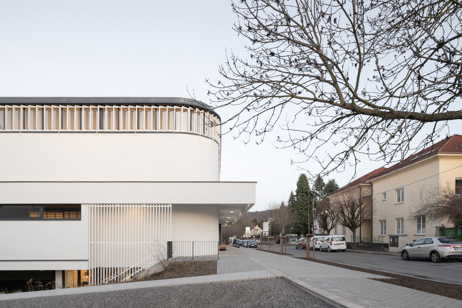 Športová hala Řevnice patrí medzi najnovšie prírastky modernej českej architektúry.