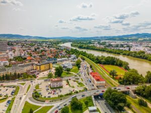 Trenčín ohlásil zmeny v územnom pláne. V mestskej časti Opatová by v areáli bývalého družstva mohlo pribudnúť 320 bytov