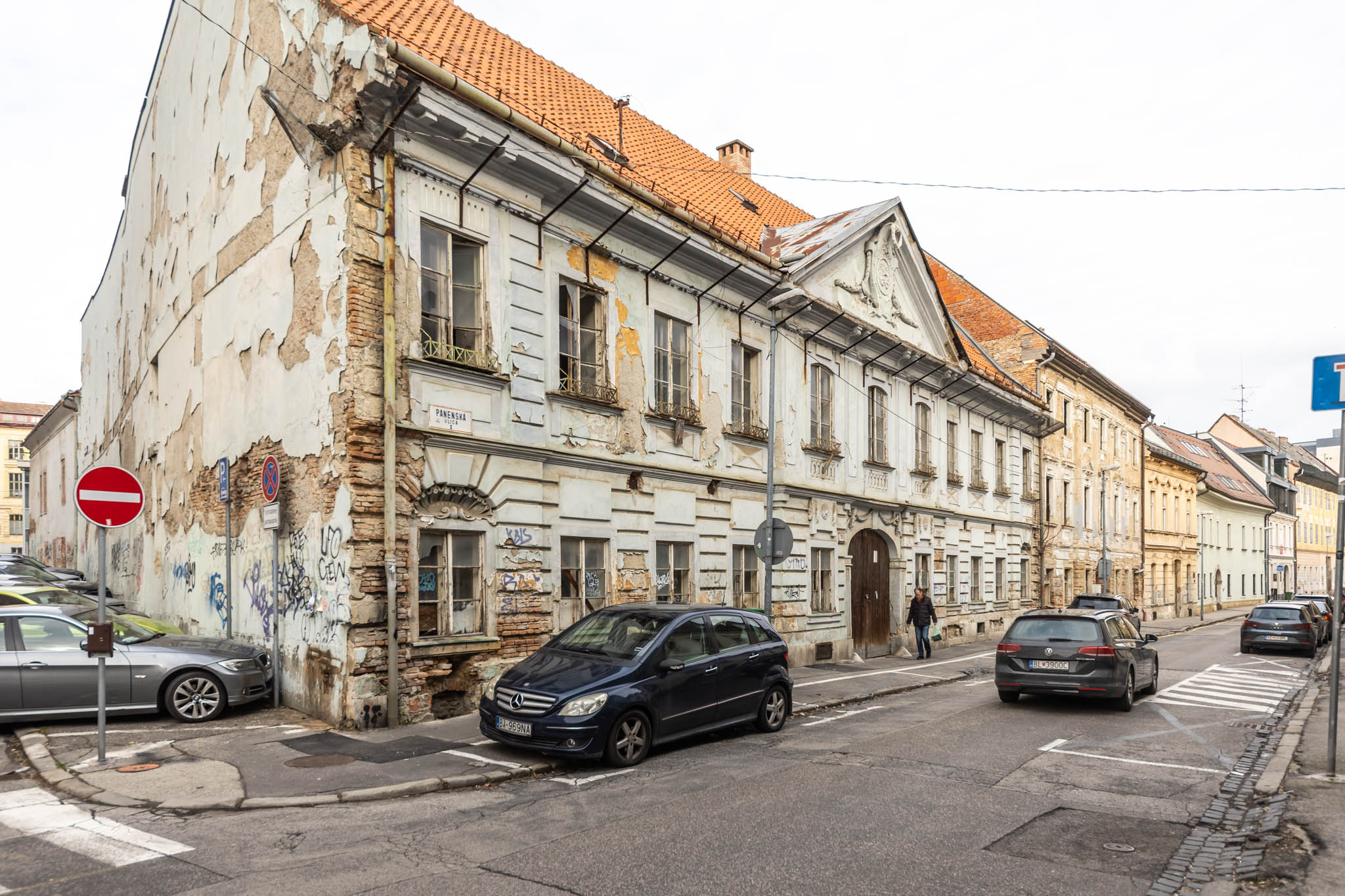 Aktuálny stav Habermayerovho paláca. Vpravo sa nachádza susedný meštiansky dom, ktorý taktiež prejde rekonštrukciou