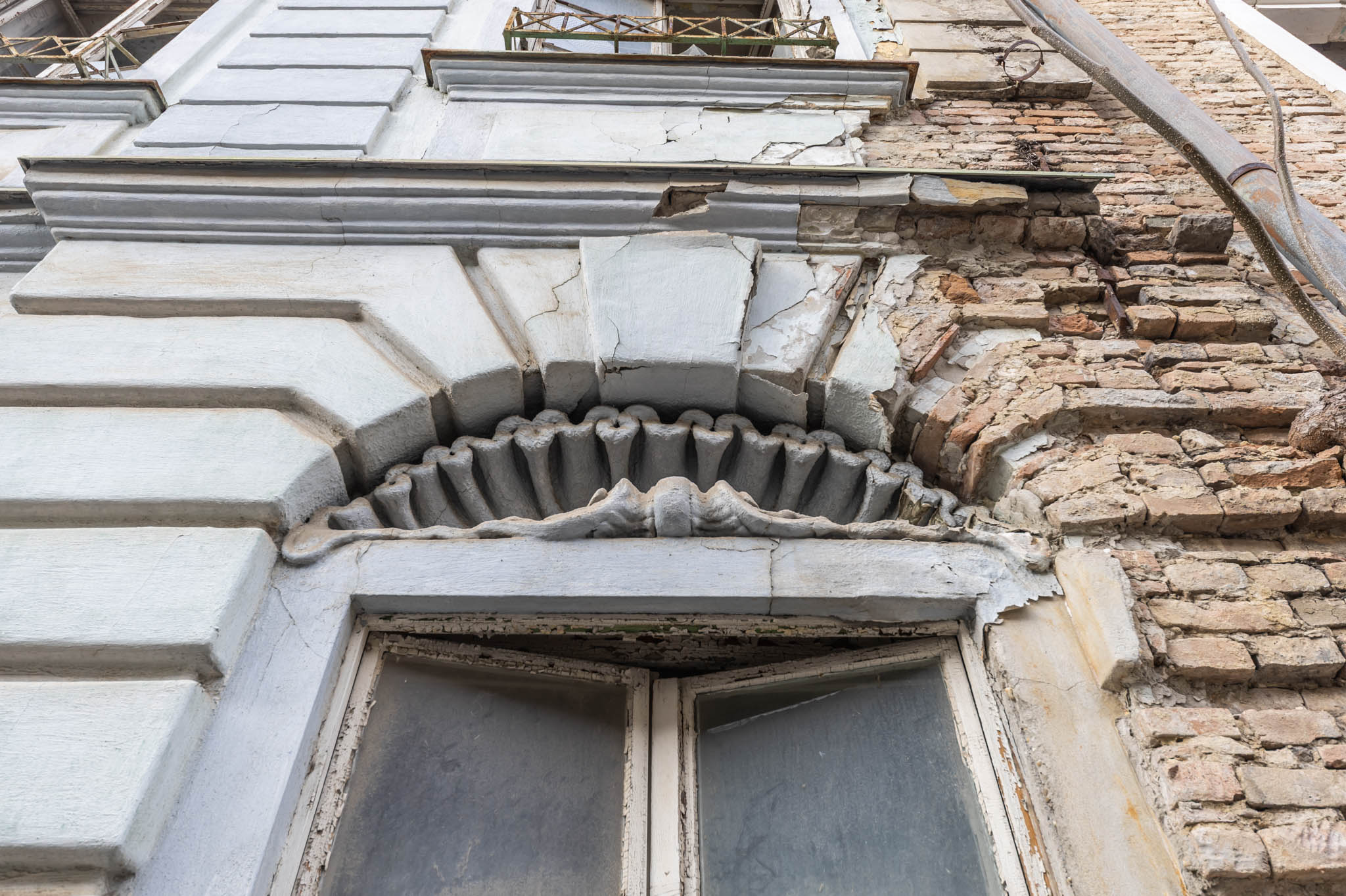 Aktuálny stav Habermayerovho paláca – detail fasády