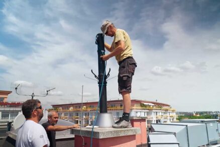 Výmena starých kotlov a vyvložkovanie komína v bytovom dome za dva dni