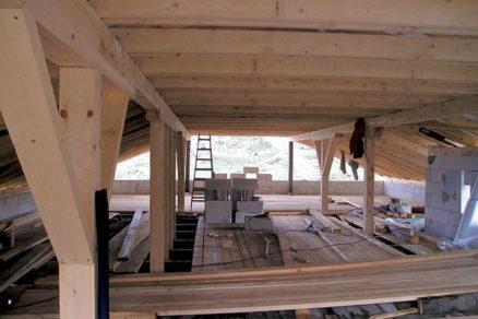 Spájanie drevených prvkov krovu